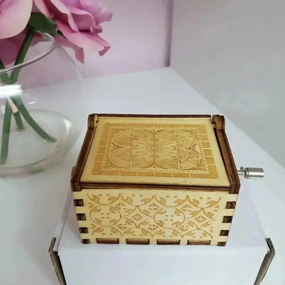 Beauty and the Beast Mini Crank Music Box - Picture 2 of 2